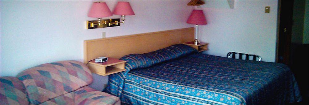 Kings Motor Inn カムループス エクステリア 写真