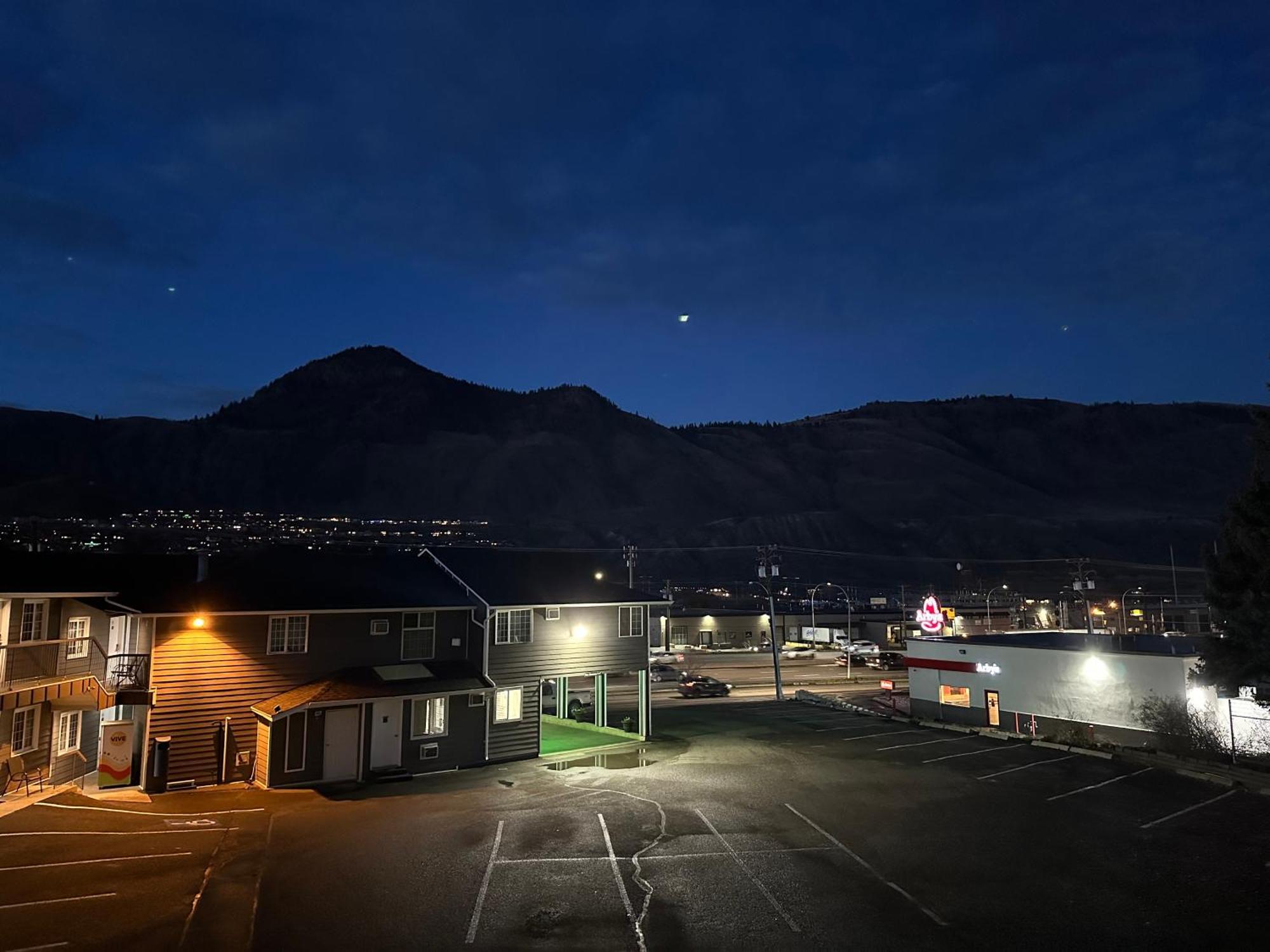 Kings Motor Inn カムループス エクステリア 写真