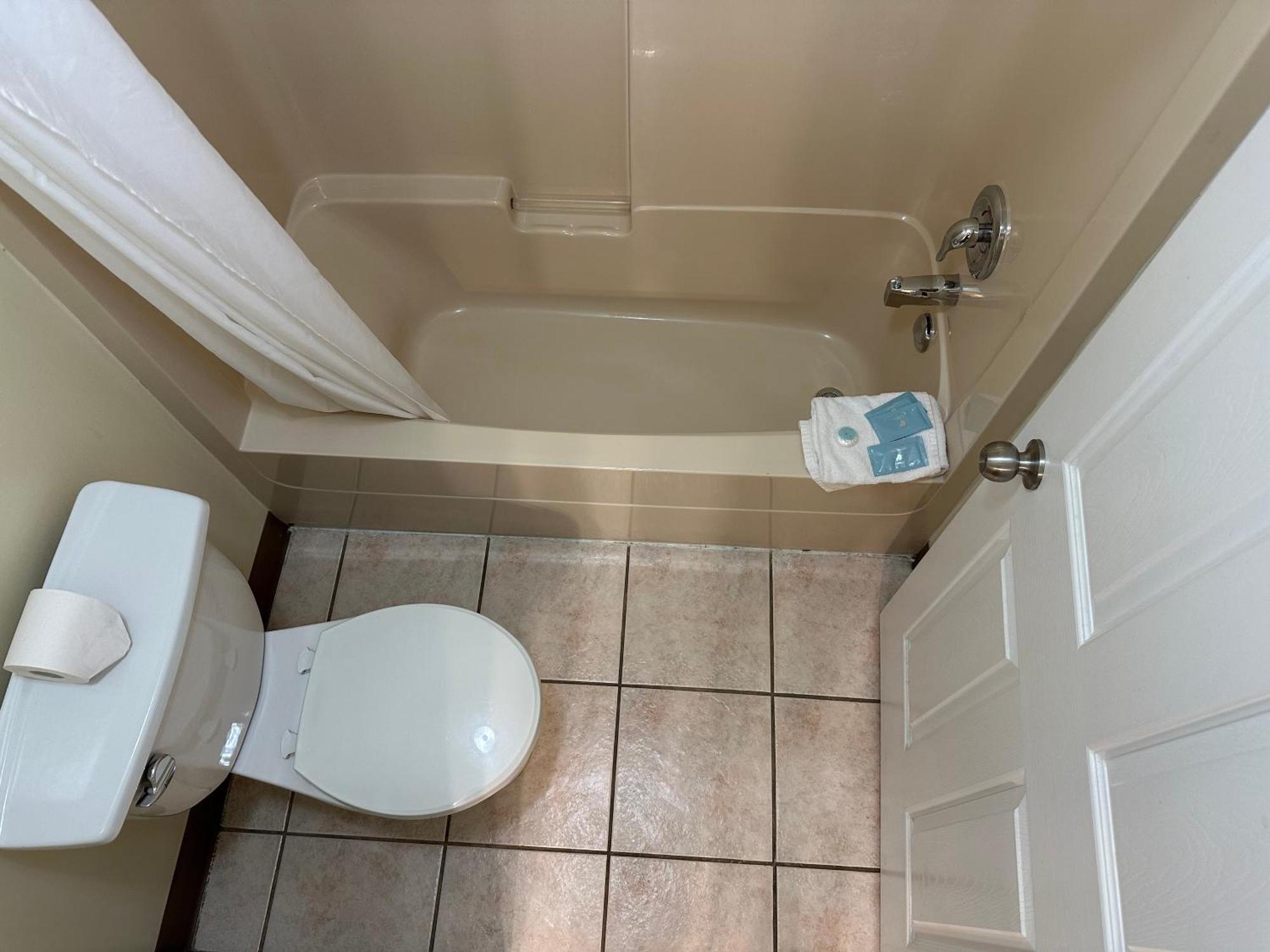 Kings Motor Inn カムループス エクステリア 写真