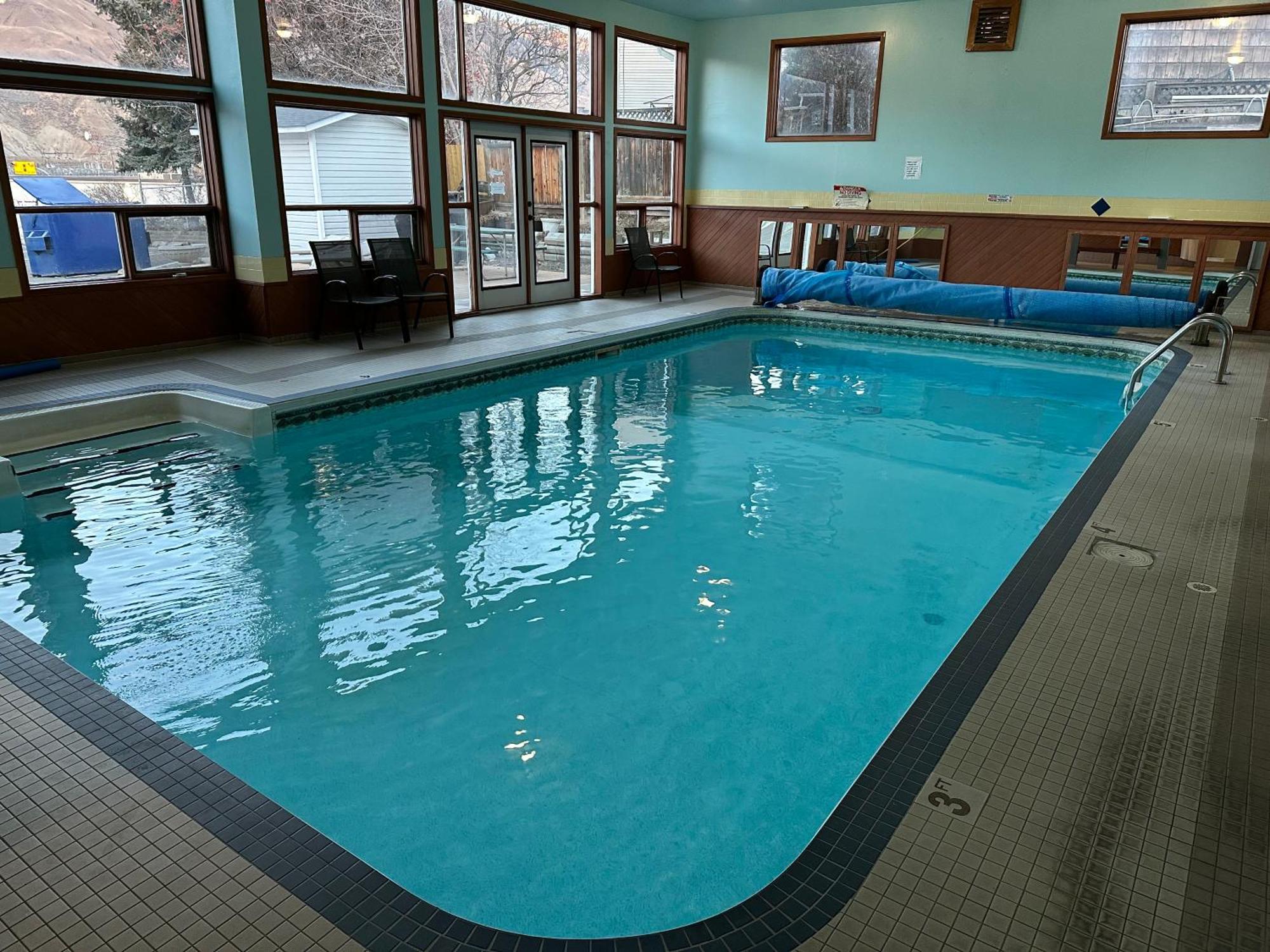 Kings Motor Inn カムループス エクステリア 写真