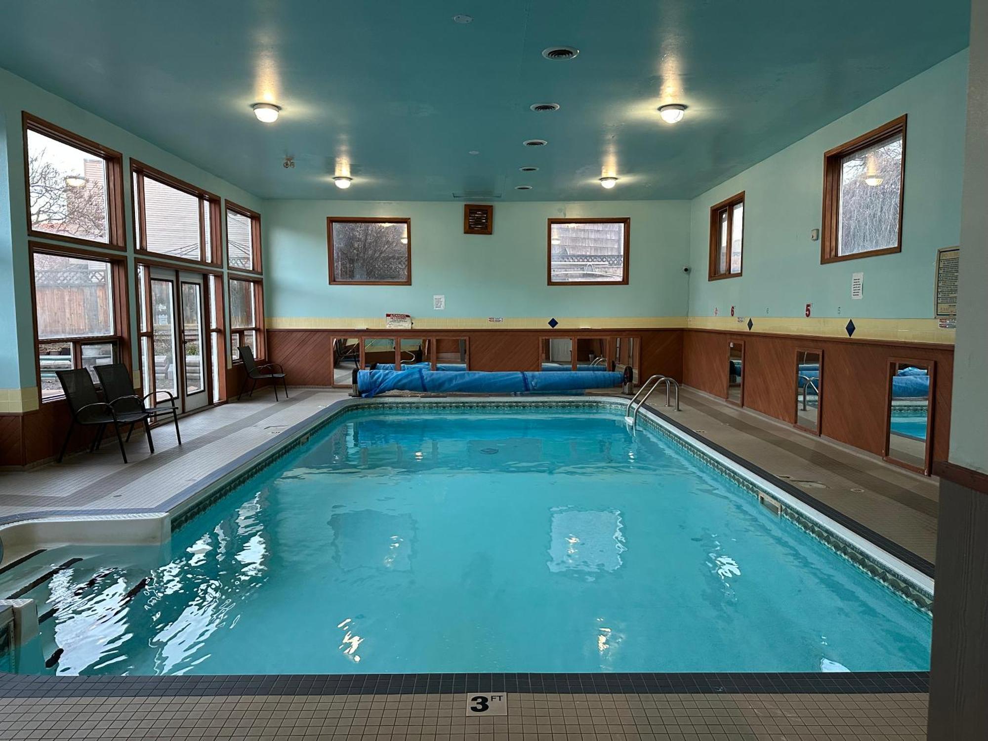 Kings Motor Inn カムループス エクステリア 写真