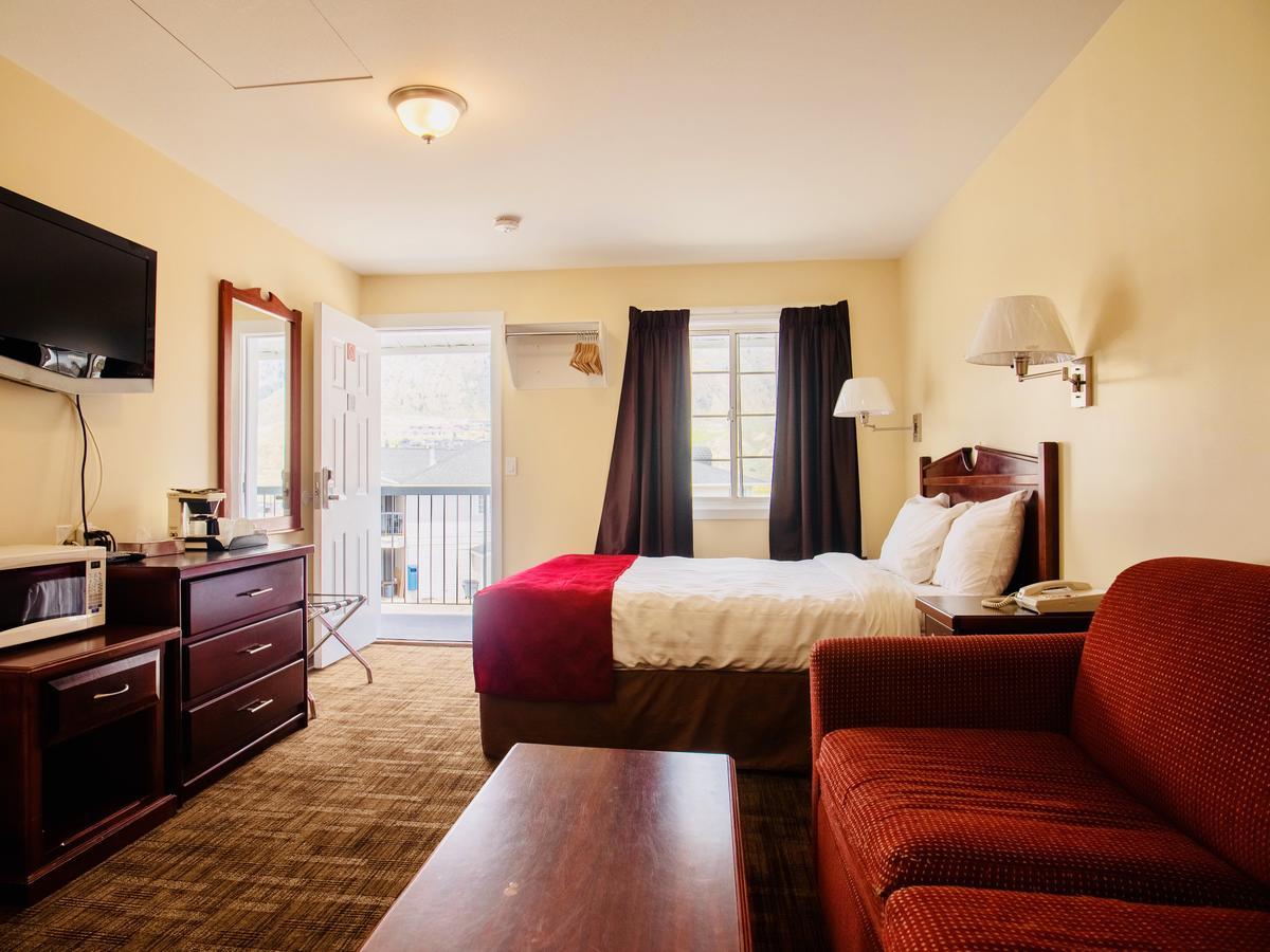 Kings Motor Inn カムループス エクステリア 写真